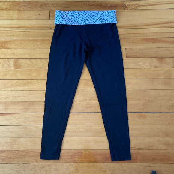 Victoria Secret XS leggings with leopard roll down waist - Picture 3 of 6